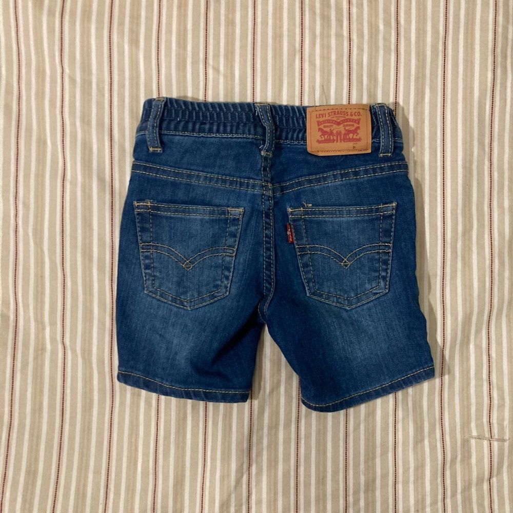Levi’s Slim Fit Short - Picture 2 of 4